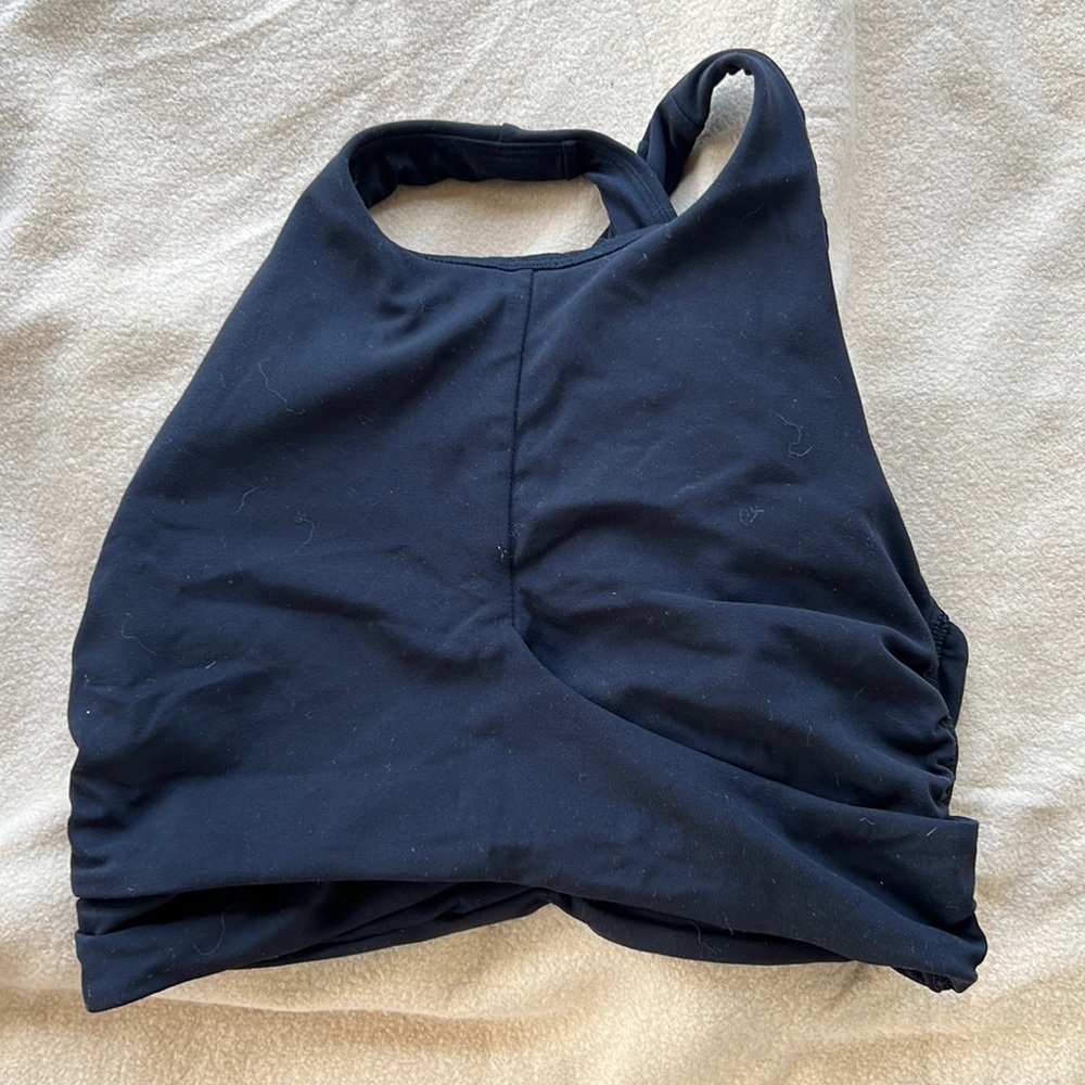 Lululemon bra, size 6. Never worn, but tags removed.
